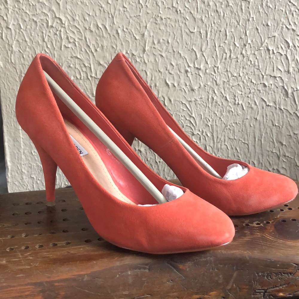 Steve Madden Unityy Coral Suede Pumps Size 10